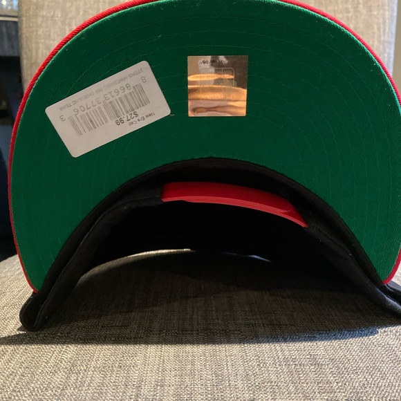 Chicago Bulls Black and Red Snap back 2015 New w/OG tag sticker. - Picture 8 of 8